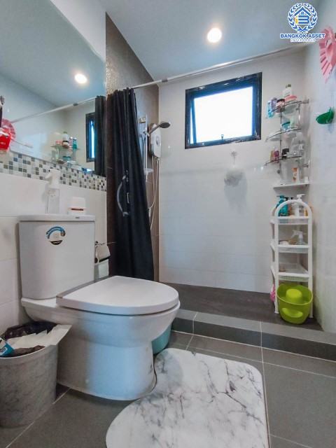 *****ทาวน์เฮ้าส์ 3 ชั้นมือสอง ม.บ้านกลางเมือง ราชพฤกษ์-รัตนาธิเบศร์ บ้านสวงย พร้อมเข้าอยู่ เนื้อที่ 19.1 ตร.ว. ฟังก์ชัน 3 ห้องนอน 3 ห้องน้ำ 2 ที่จอดรถ แถมฟรี !! เครื่องปรับอากาศ 3 เครื่อง, เครื่องทำน้ำอุ่น 2 เครื่อง เชื่อมต่อทั้งถนนงามวงศ์วาน, ถนนรัตนาธิเบศร์, รถไฟฟ้าสายสีม่วง "สถานีบางรักใหญ่"